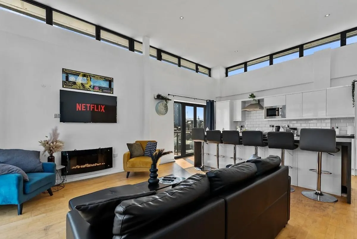Central Cardiff Penthouse - Private Rooftop Apartment
