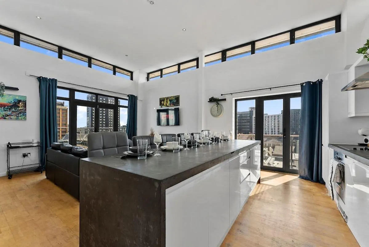 Central Cardiff Penthouse - Private Rooftop