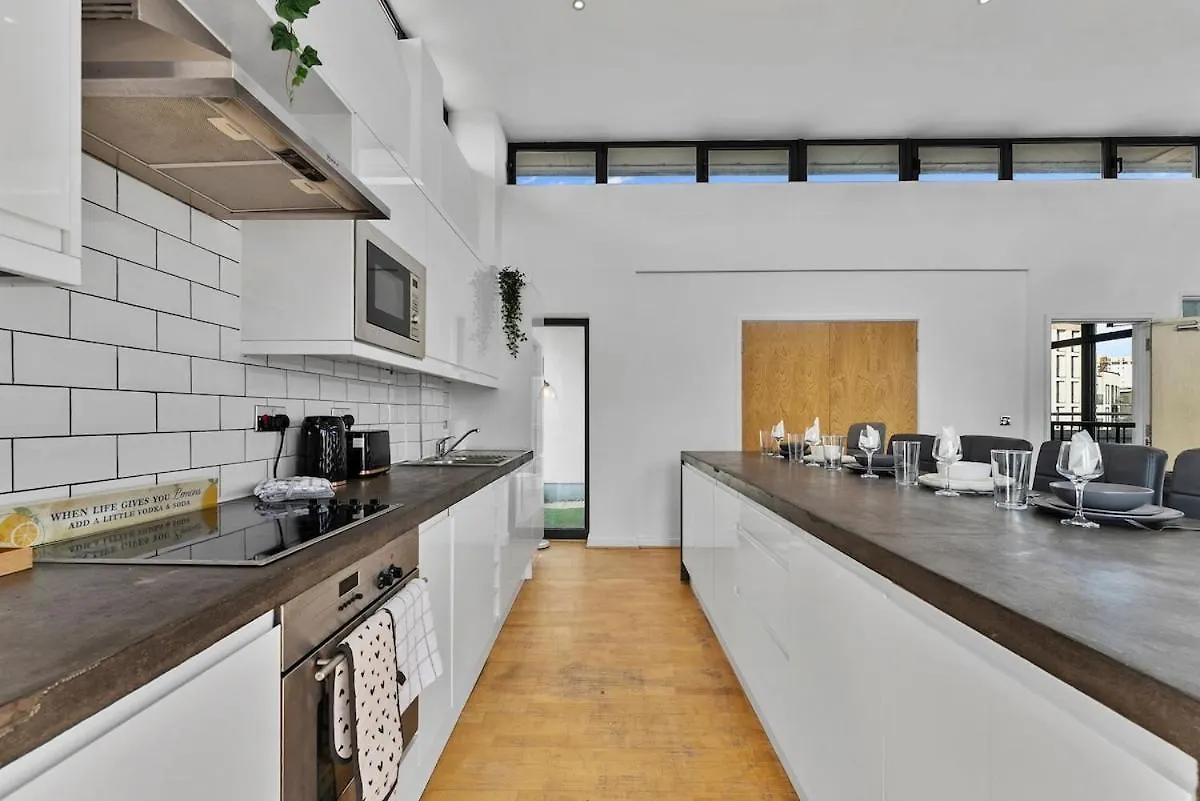 Central Cardiff Penthouse - Private Rooftop