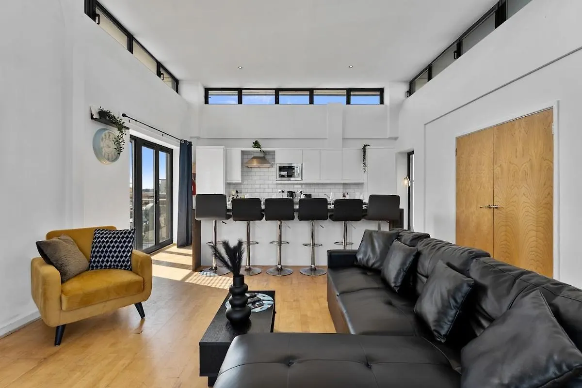 Central Cardiff Penthouse - Private Rooftop Apartment