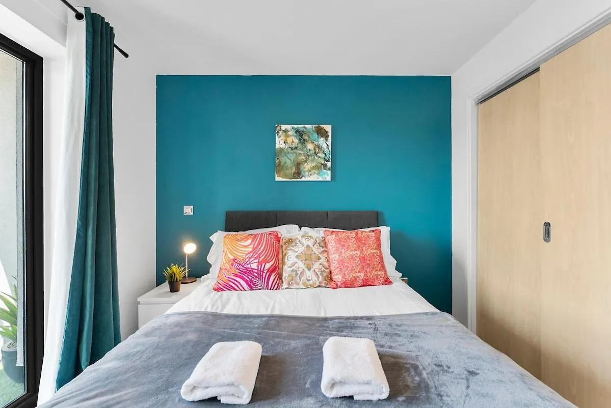 Central Cardiff Penthouse - Private Rooftop 0*,